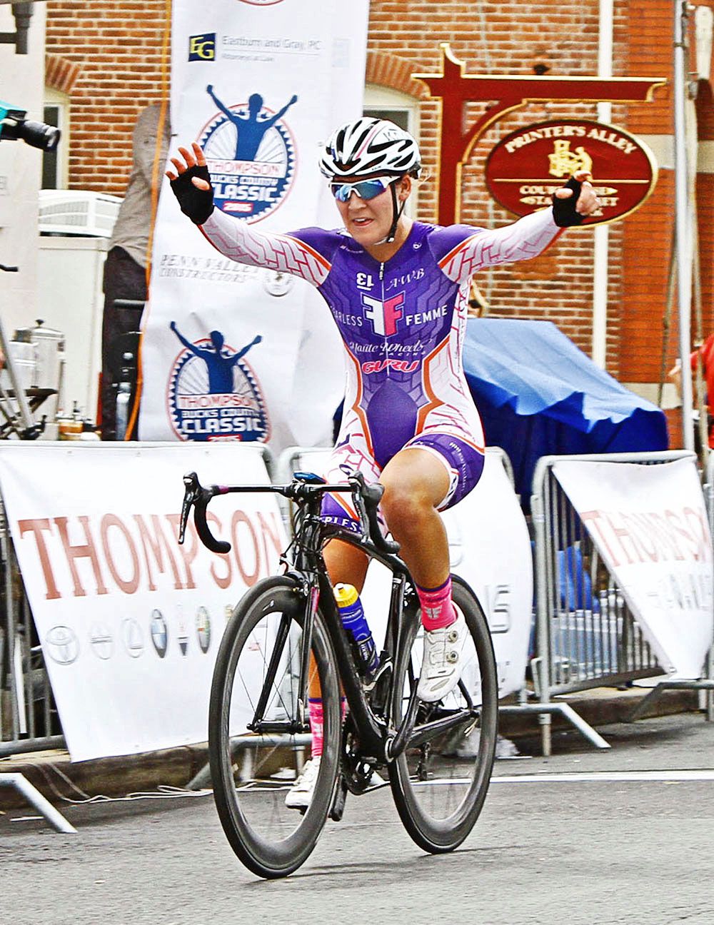 Lauretta Hanson (Fearless Femme p/b Haute Wheels Racing) takes the win.