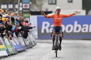 Cyclo-cross World Championships: Delano Heeren scores a home gold for the Netherlands