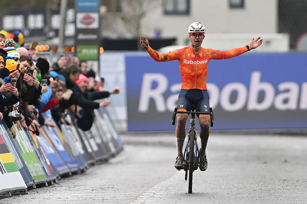 HULST, NETHERLANDS - FEBRUARY 01: Delano Heeren of Netherlands celebrates at finish line as race winner during 77th UCI Cyclo-Cross World Championships 2026 - Men&amp;apos;s Junior / #UCIWT / on February 01, 2026 in Hulst, Netherlands. (Photo by Luc Claessen/Getty Images)