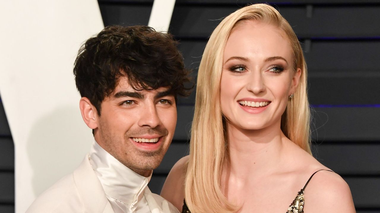 beverly hills, california february 24 joe jonas and sophie turner attend the 2019 vanity fair oscar party hosted by radhika jones at wallis annenberg center for the performing arts on february 24, 2019 in beverly hills, california photo by george pimentelgetty images