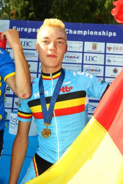 Belgian Loic Vliegen, in third place, holds his national flag