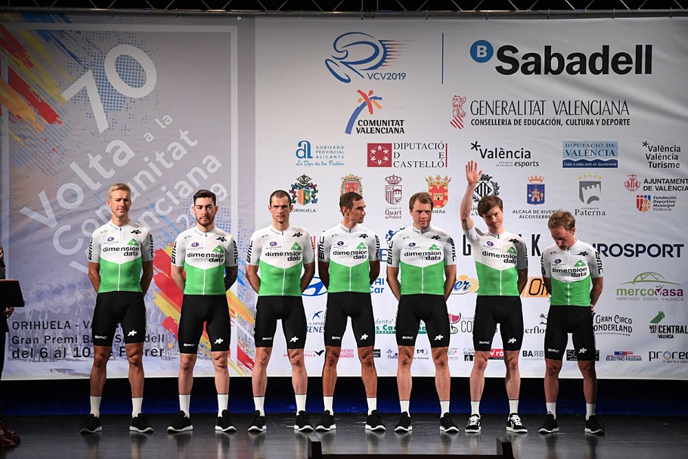 Ben King waves at the crowd at Volta a la Comunitat Valenciana 2019 - Team Presentation