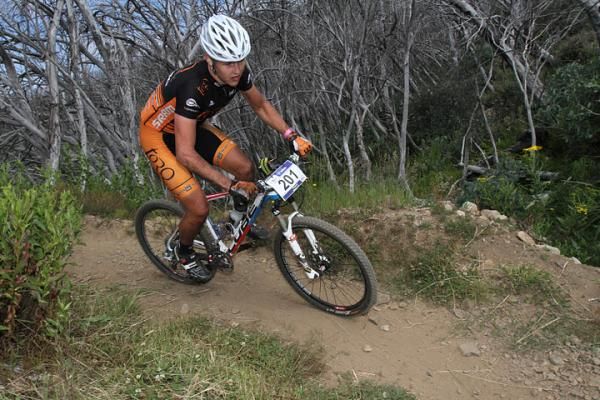 Billy Sewell leads the U19 men's race