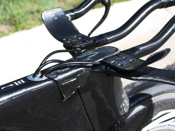 Cables are cleanly routed into the top of the top tube.