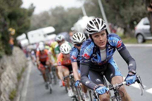 J&ouml;rg Jaksche (Liberty) leading the bunch