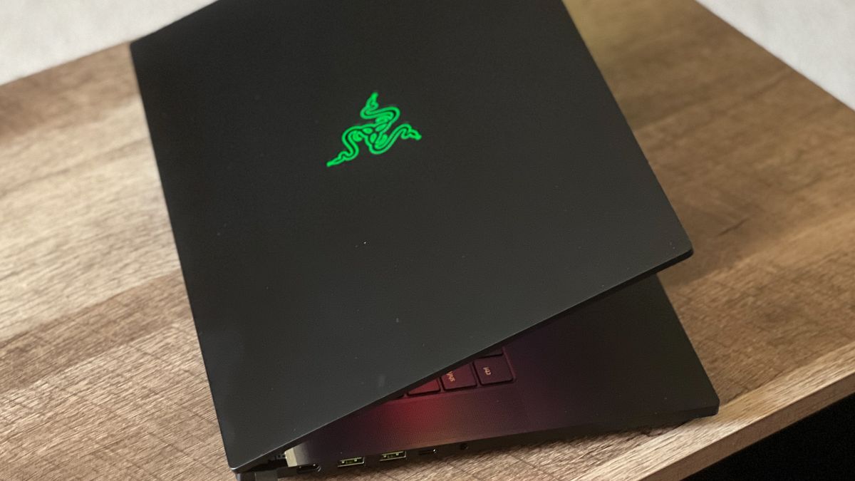 Razer Blade 15 lid open