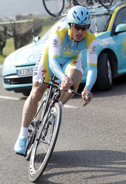 Alexandre Vinokourov (Astana) rides to a win