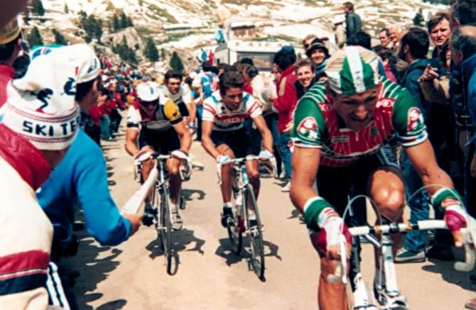 Moser digs deep on the Passo Pordoi dfuring the 1986 Giro d'Italia