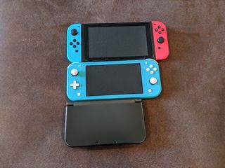 Nintendo Switch, Switch Lite, and a 3DS