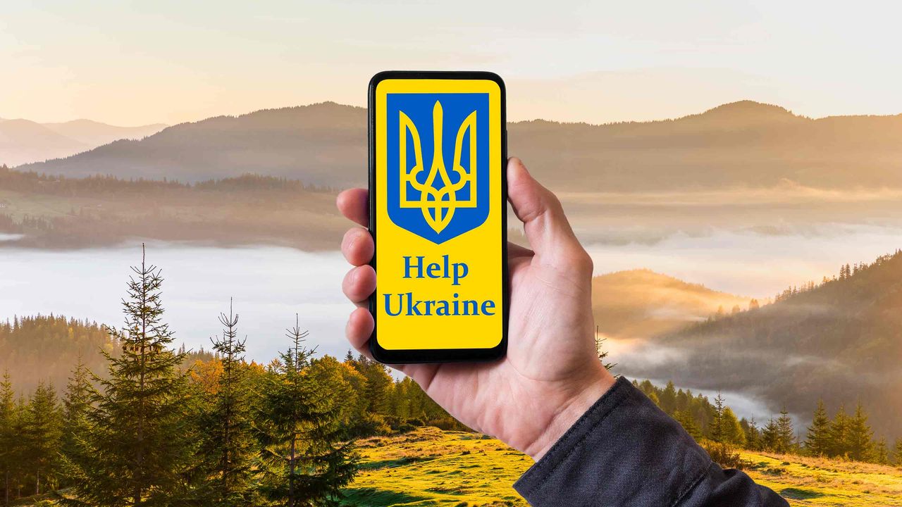 picture of a smart phone with a &amp;quot;help Ukraine&amp;quot; on the screen