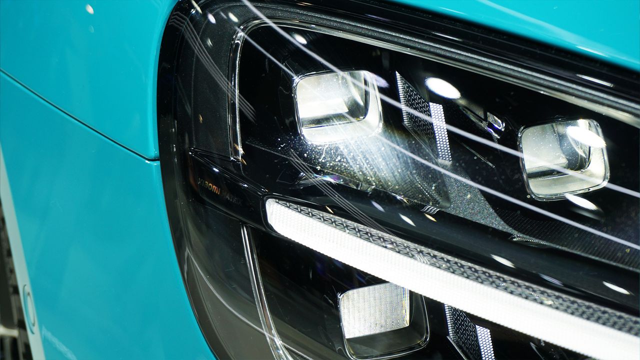 Xiaomi SU7 MWC 2024 right headlight