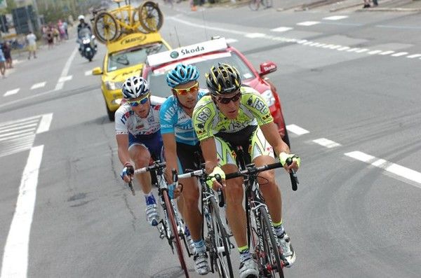 Leonardo Scarselli (ISD) leads the three man break with Bj&amp;ouml;rn Schr&amp;ouml;der (Milram) and Mikhail Ignatiev (Katusha).