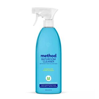 Method bathroom cleaner, blue solution in clear spray bottle