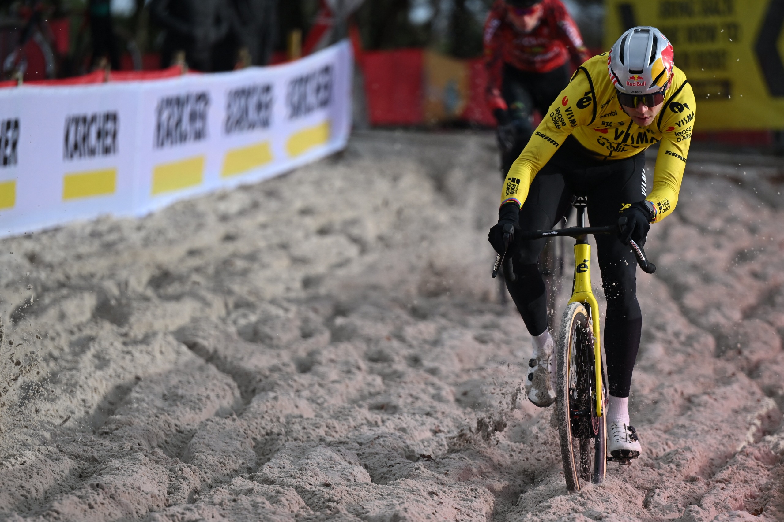 Wout van Aert rides the sand at Exact Cross Mol 2026