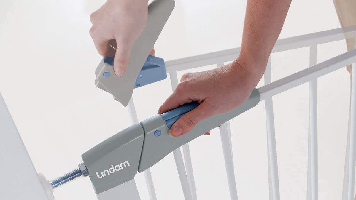 Lindam baby gate