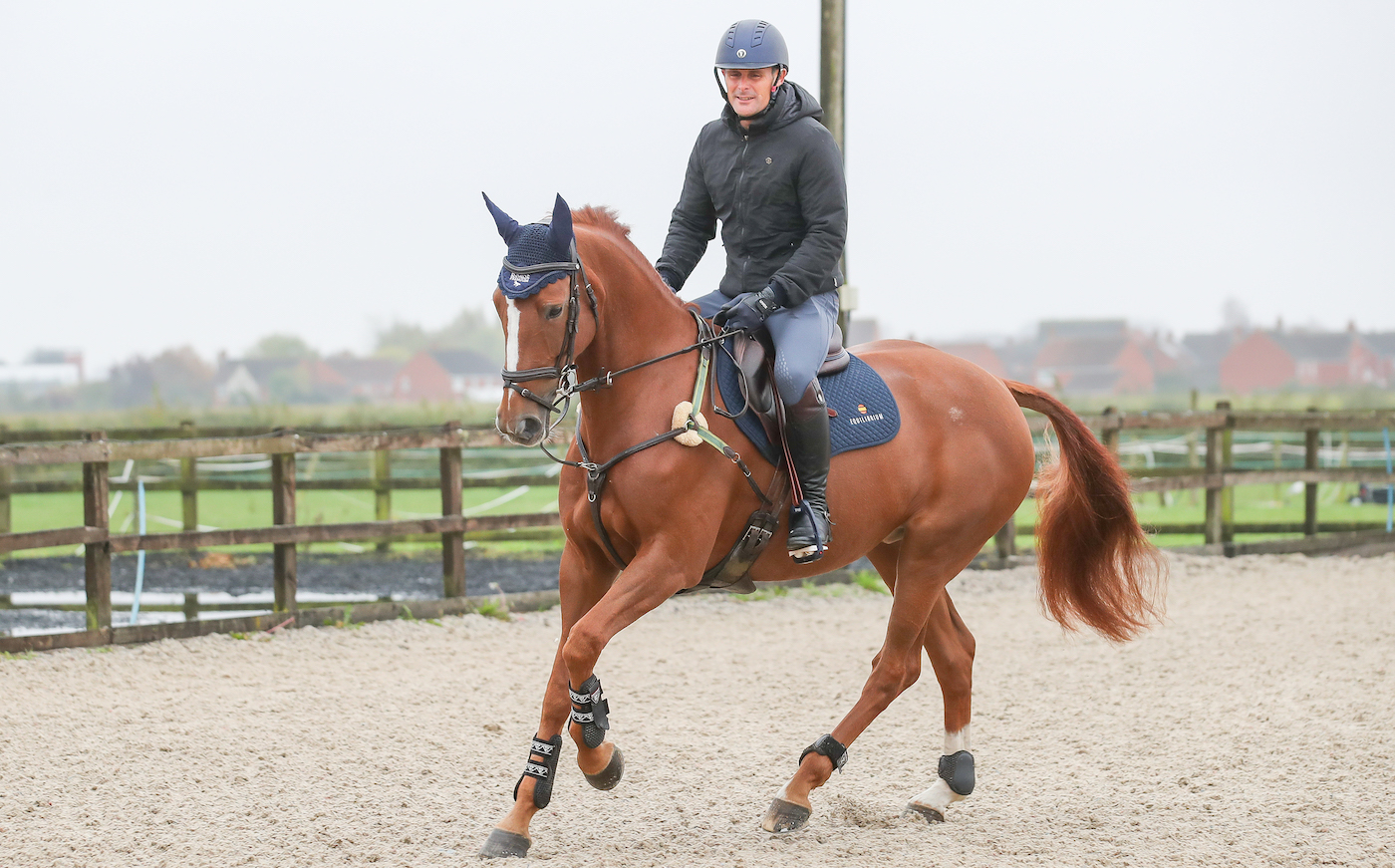 Alex Bragg's horse cantering