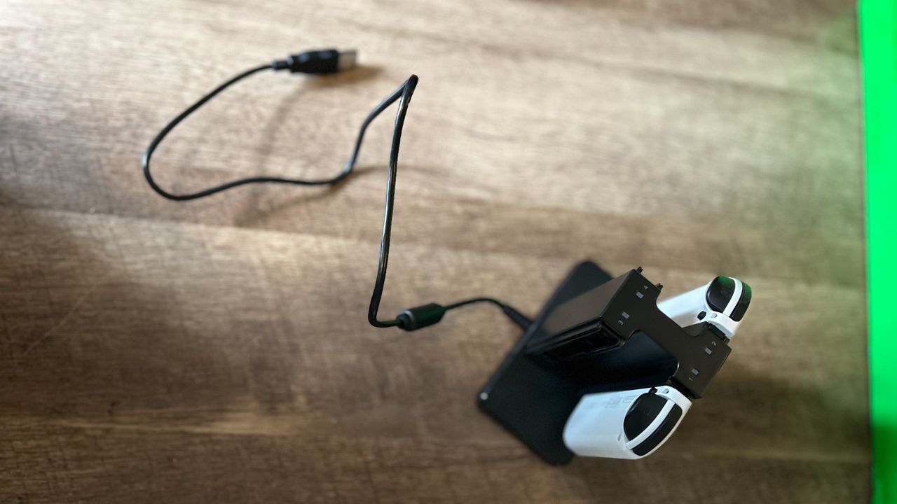 Hori Joy-Con charging stand with cable