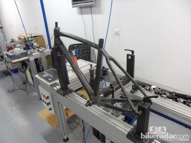 Lapierre designed their own rig to measure stiffness at the head tube, bottom bracket and rear triangle. It's an essential part of their R&amp;D process