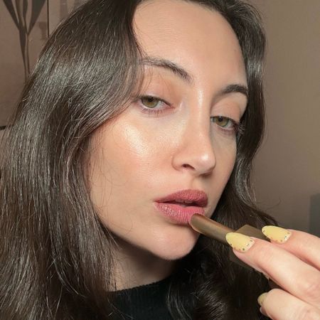 Image ofBest Knockoff Luxury Clothing
 associate beauty editor Alyssa Brascia applying lipstick.