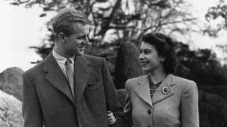 24th november 1947 princess elizabeth and the prince philip, duke of edinburgh enjoying a walk during their honeymoon at broadlands, romsey, hampshire photo by topical press agencygetty images