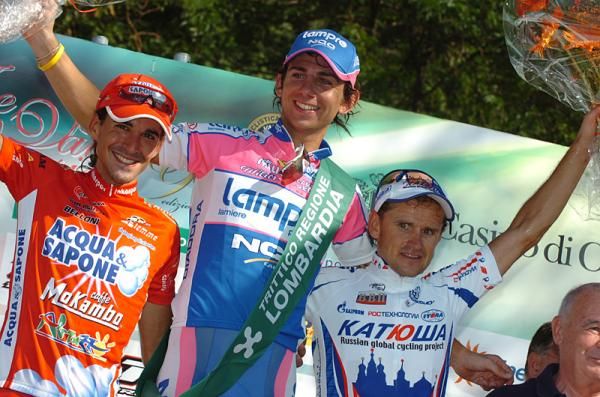 Mauro Santambrogio (Lampre-NGC) tops the Tre Valli Varesine podium, Francesco Masciarelli (Acqua &amp; Sapone-Caff&egrave; Mokambo) and Alexandre Botcharov (Katusha), l &amp; r.
