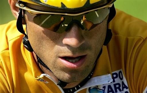 Alejandro Valverde (Caisse d'Epargne) focuses during stage 10