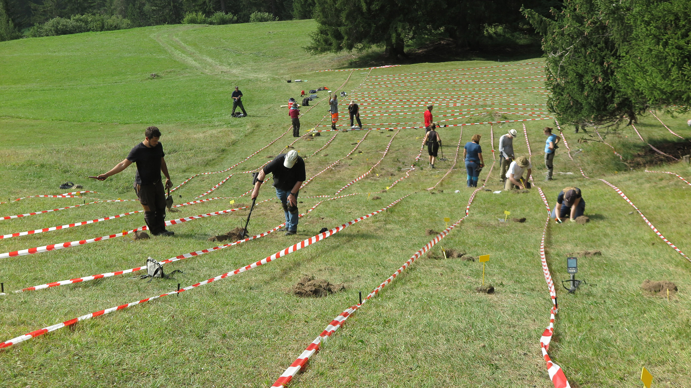Metal Detectorist Finds 2 000 year old Dagger Wielded By Roman Soldier