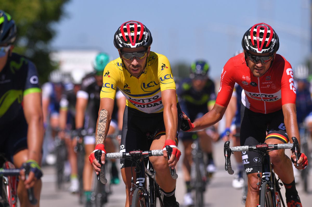 Thomas de Gendt gets a helping hand from Lotto Soudal teammate Rafa Valls
