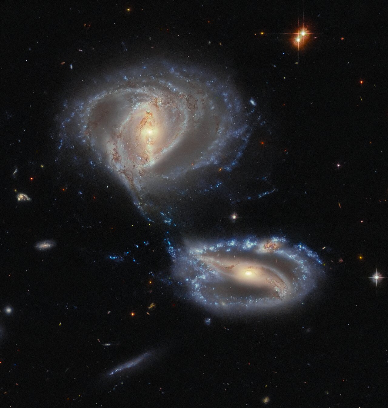 Το διαστημικό τηλεσκόπιο Hubble αποκαλύπτει ένα απροσδόκητο τρίο γαλαξιών (εικόνα)