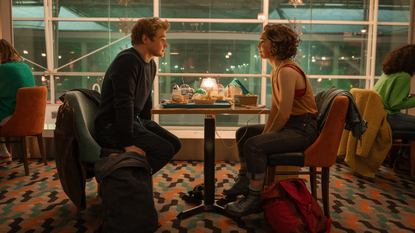 Haley Lu Richardson as Hadley Sullivan and Ben Hardy as Oliver Jones in Love at First Sight