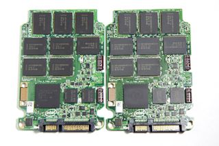 Intel SSD DC S3700 (left), Intel SSD DC S3500 (right)