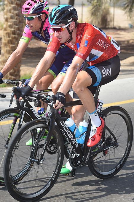 Elia Viviani in the race leader's jersey