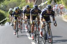 A split-second decision by Michael Rogers led to Saxo-Tinkoff blowing the lead group apart in the final hour of stage 13