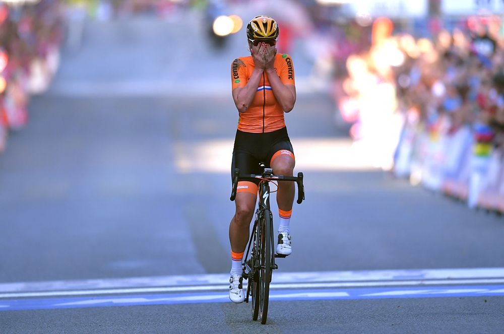 Chantal Blaak (Netherlands) wins the women's title