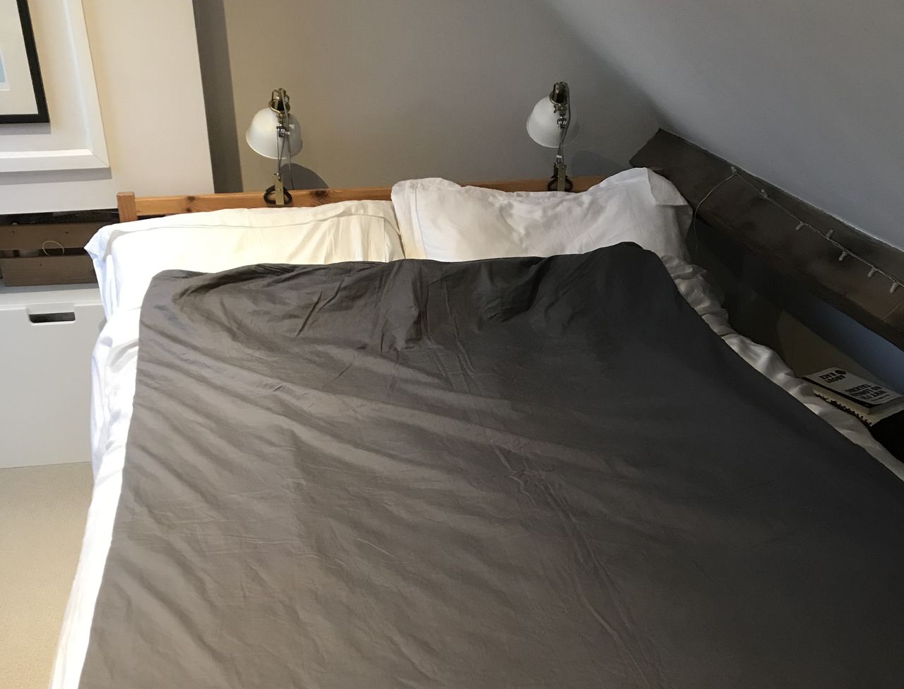 Simba Orbit weighted blanket in middle of double bed