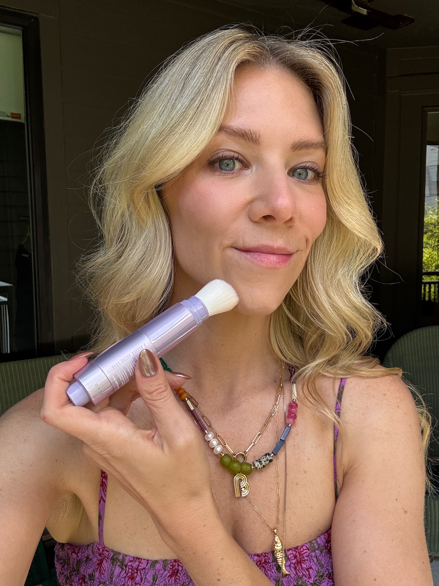 Brianna Peters tests tarte#039;s creaseless spf 30 mineral powder.