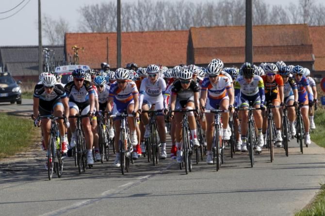The bunch was back together again after the climbs and before the four small laps of Boezinge