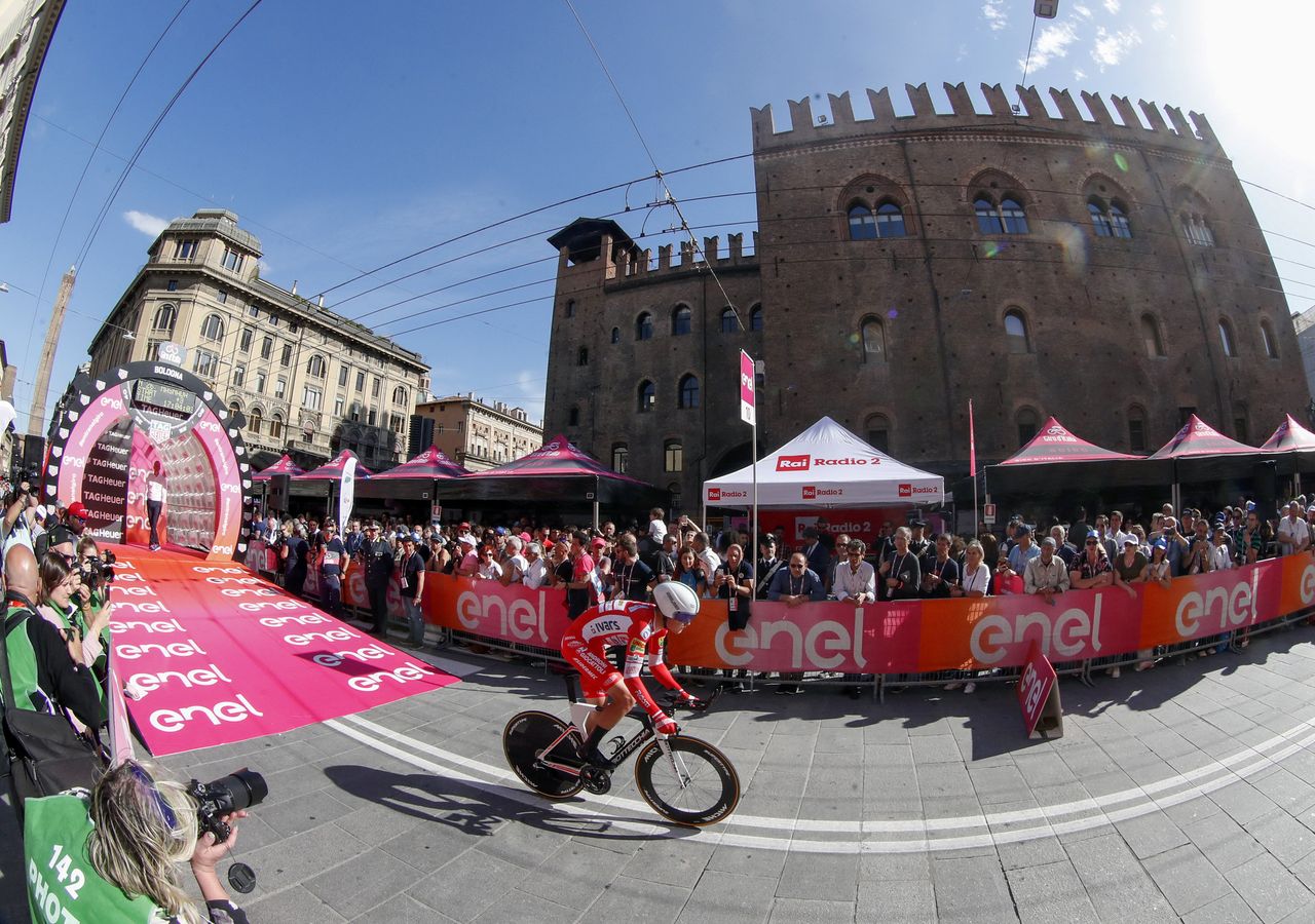 Fausto Masnada (Androni Giocattoli) sets off