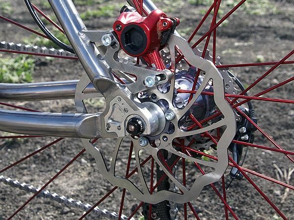 Convertible dropouts make for easy use in fixed or geared applications.