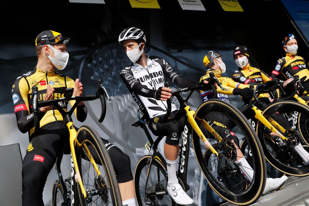 George Bennett with his Jumbo-Visma teammates at the start of stage 2 of Paris-Nice