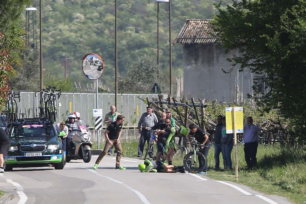 The Cannondale-Garmin team staff help Ted King and Davide Villella get up and going again after the crash