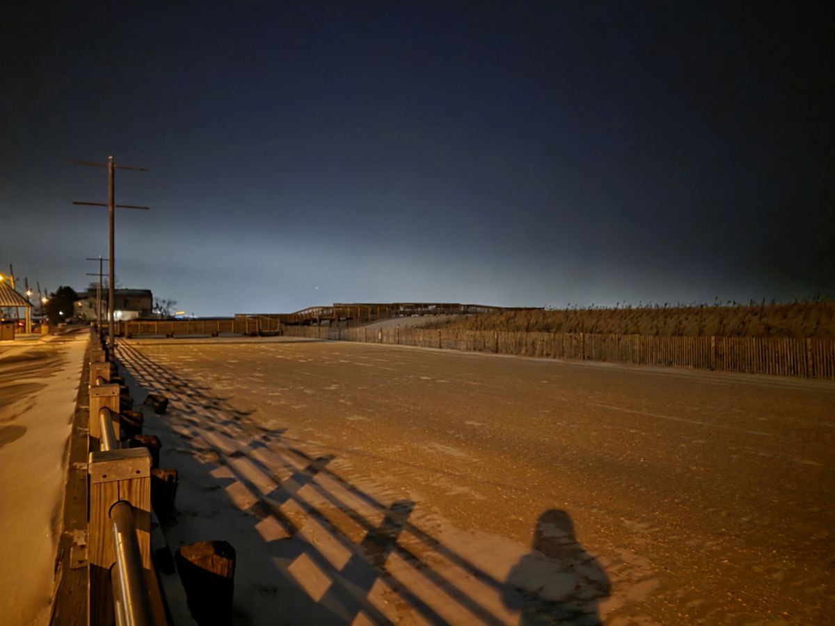 Samsung Galaxy S25 Ultra low light.