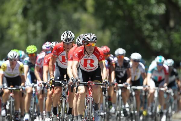 RadioShack remained on the front in the closing kilometres.