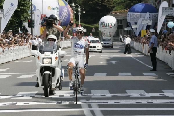 Danilo Di Luca (Acqua e Sapone) solos to the win in the GP Nobili