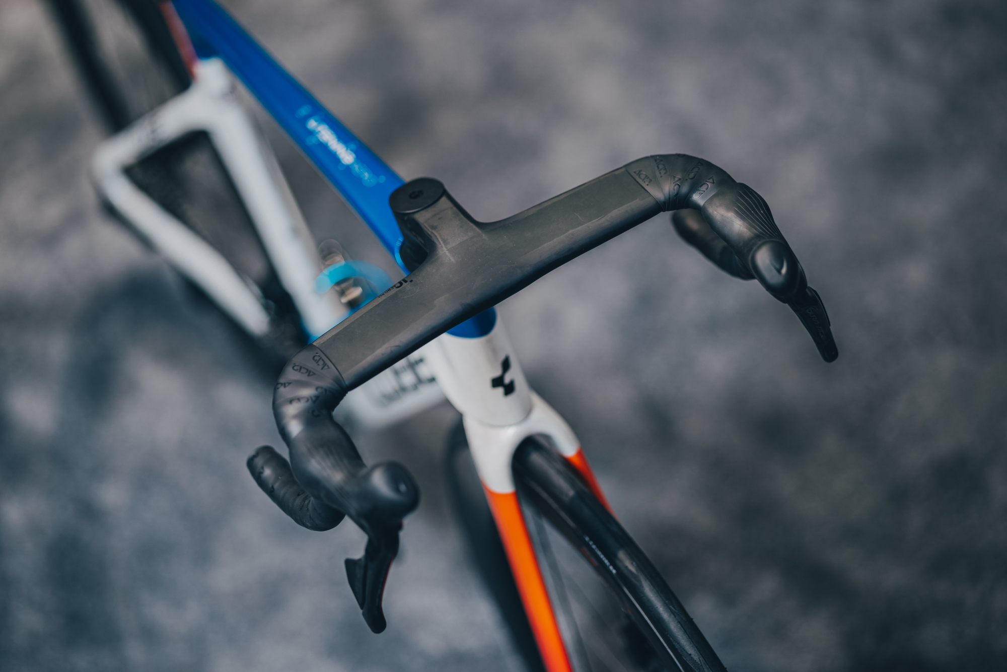 Cube IC Aero Max carbon cockpit