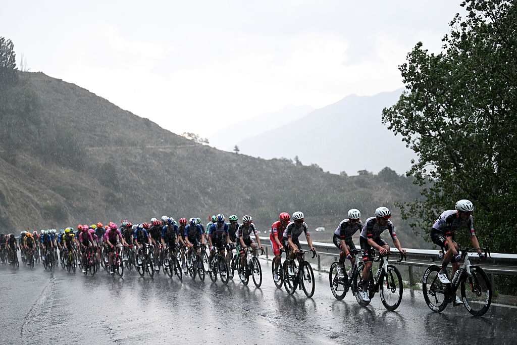 Vuelta a España stage 3 LIVE: Race neutralised amid hailstorm