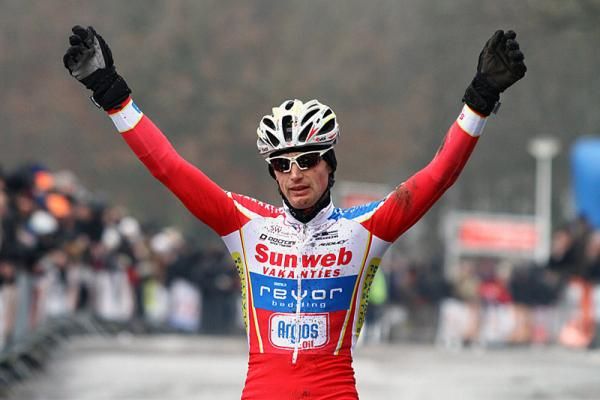 Kevin Pauwels (Sunweb-Revor) wins the Internationale Cyclo-cross Heerlen.