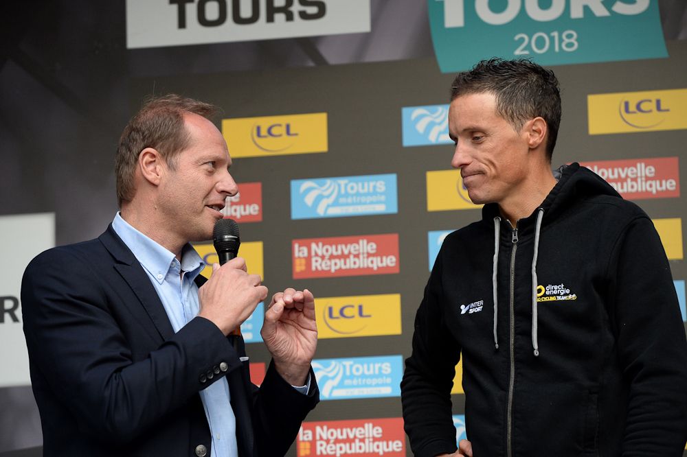 Christian Prudhomme speaks with Sylvain Chavanel after Paris-Tours
