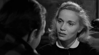 Eva Marie Saint talks to Marlon Brando in On the Waterfront