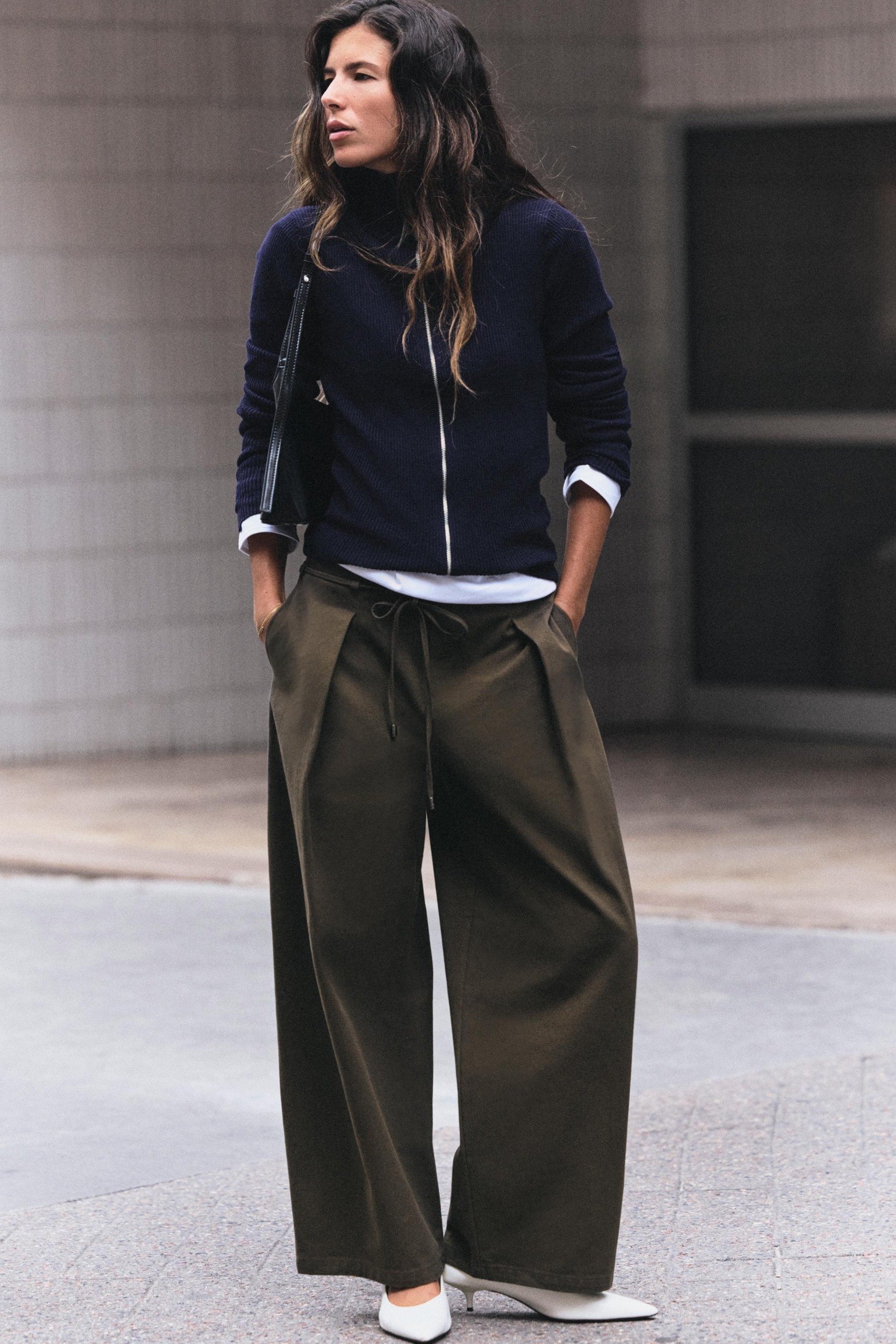 Wide-Leg Darted Trousers With Belt - Brown / Taupe - Xs
